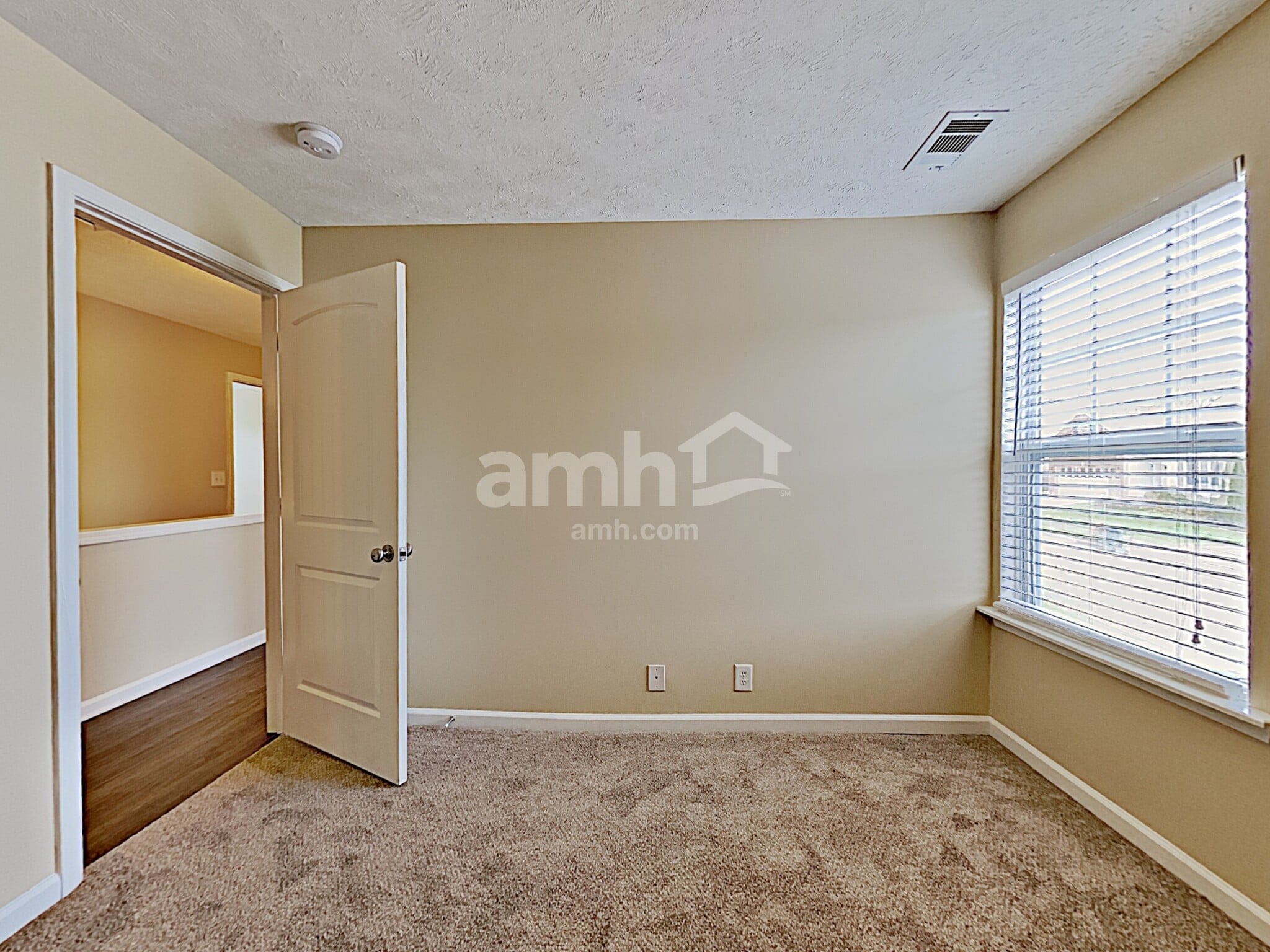 Building Photo - 105 Tulip Grove Pt
