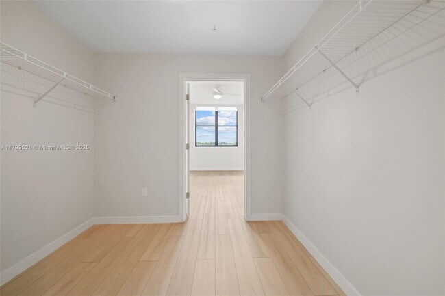 Building Photo - 555 NE 8th St
