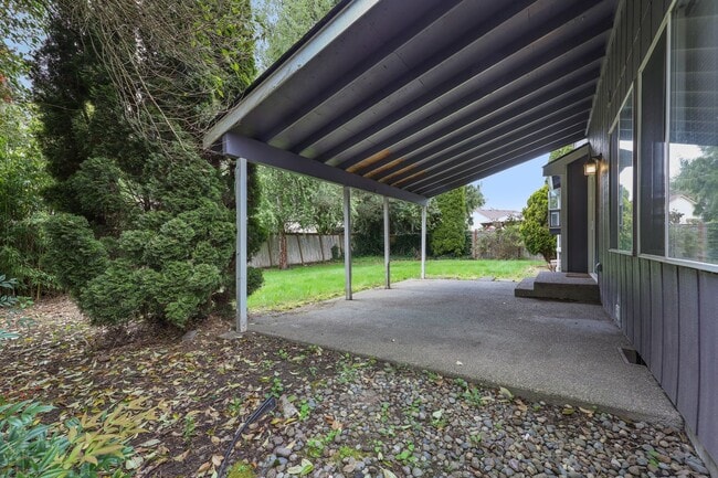 Building Photo - Move in ready now! 4 bedrooms in Lacey - North Thurston School district.