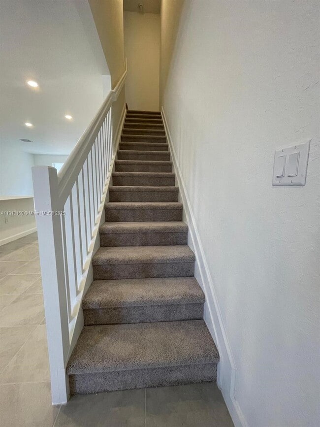 Building Photo - 1076 SE 2nd St