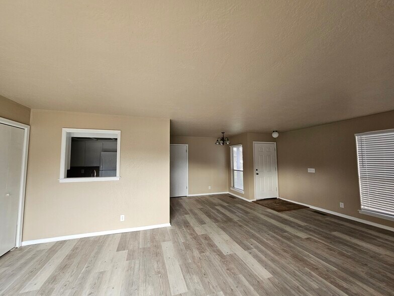 Building Photo - 3808 Quail Run Cir