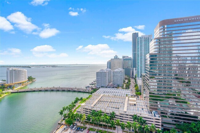 Building Photo - 495 Brickell Ave