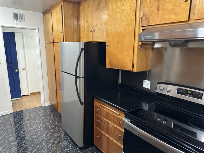 Building Photo - Stockton 3 Bedroom 2 Bathroom Home