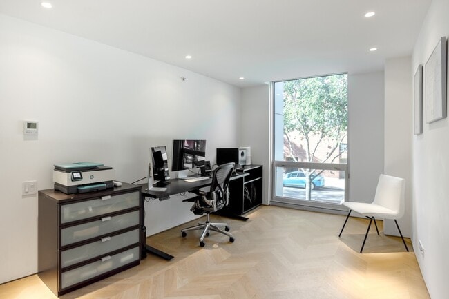 Building Photo - 1917 S Calumet Ave