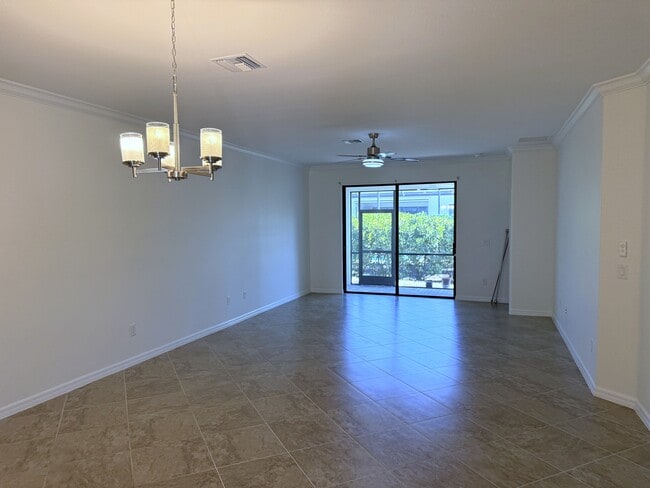 Building Photo - 9169 Glenforest Dr