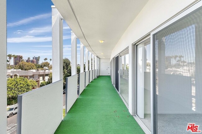 Building Photo - 825 S Gretna Green Way