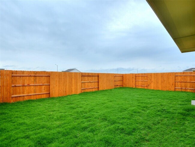 Building Photo - 210 Trailside Ln