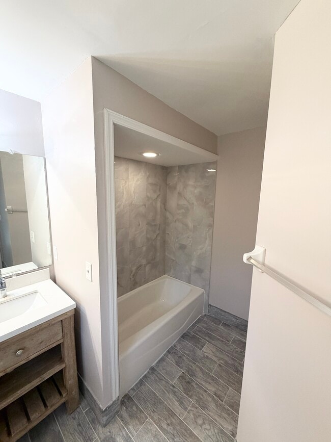 Building Photo - 64 Welling Ln