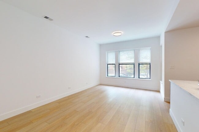 Floorplan - 5339-5345 S. Woodlawn Avenue