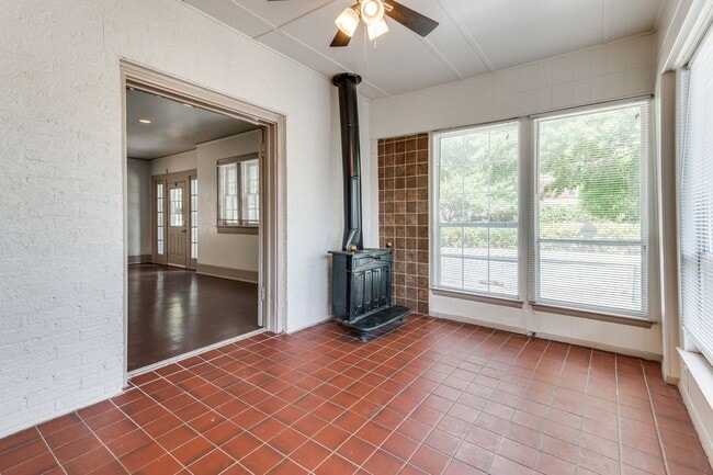 Building Photo - Rare & Classic Oak Lawn House | Great Location | Huge Backyard