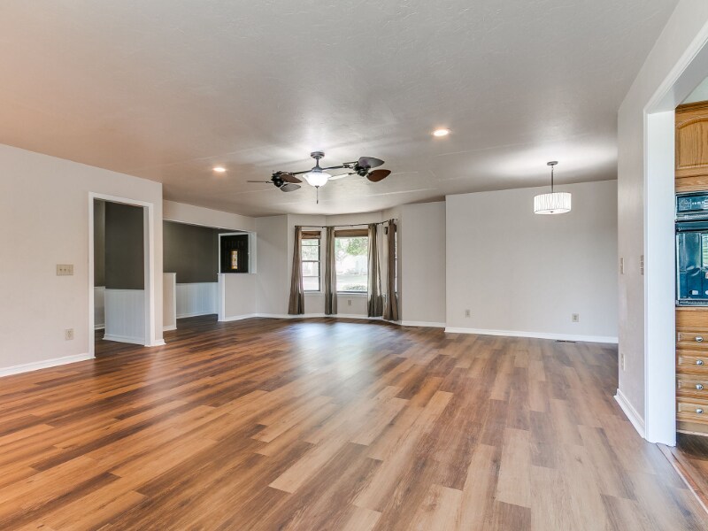 Building Photo - 6428 N Harvard Ave