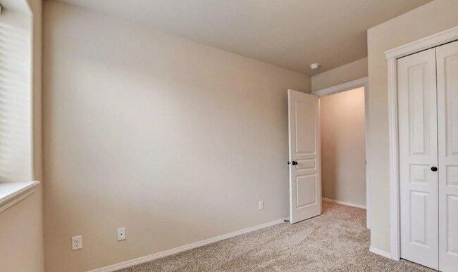 Building Photo - Charming Townhome located in a great area! Coming soon!