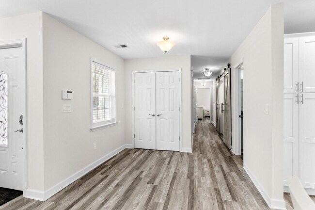 Building Photo - 433 Belle Dr