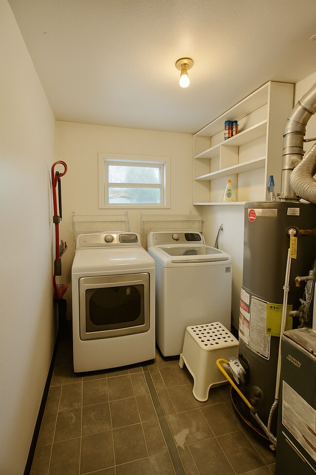 Building Photo - Updated one level ranch home close to UCCS!