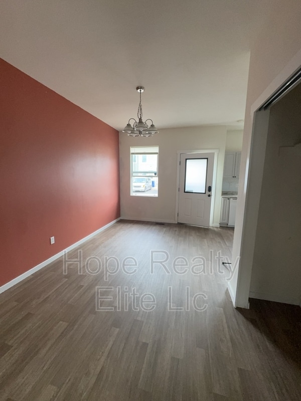 Building Photo - 5198 Dovetail Ln