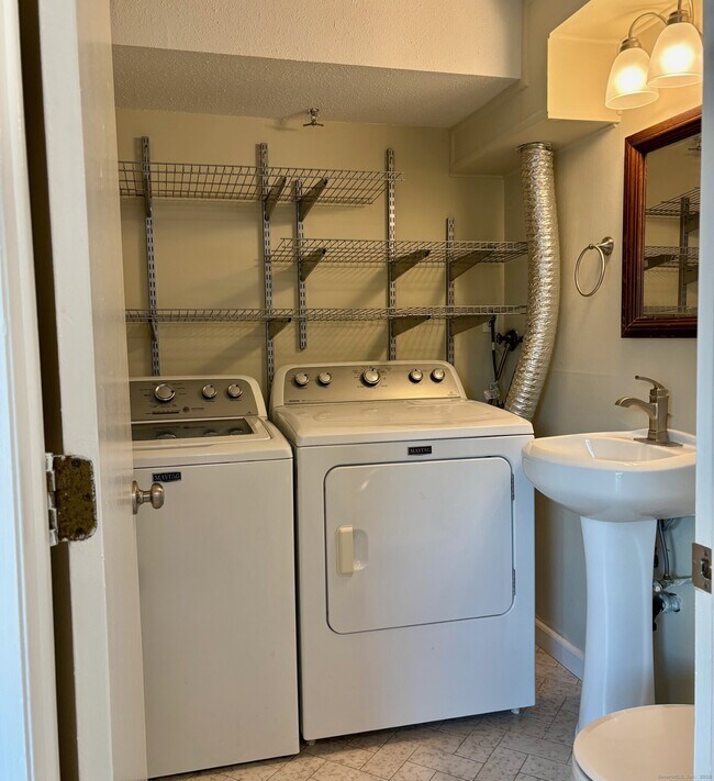 Building Photo - 211 E Main St