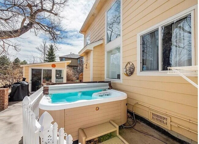 Building Photo - OMG this is a Stunning Large 5 BR House