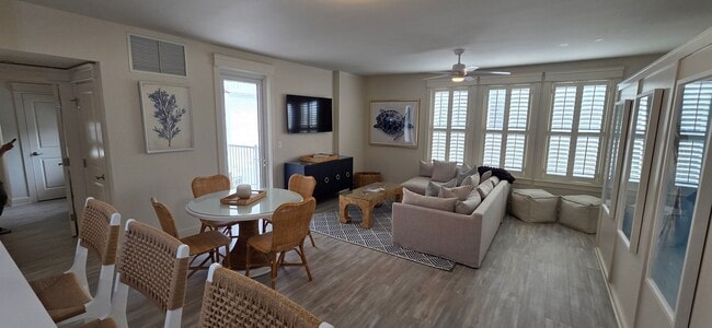 Building Photo - Recently remodeled condo near Baytown Wharf.