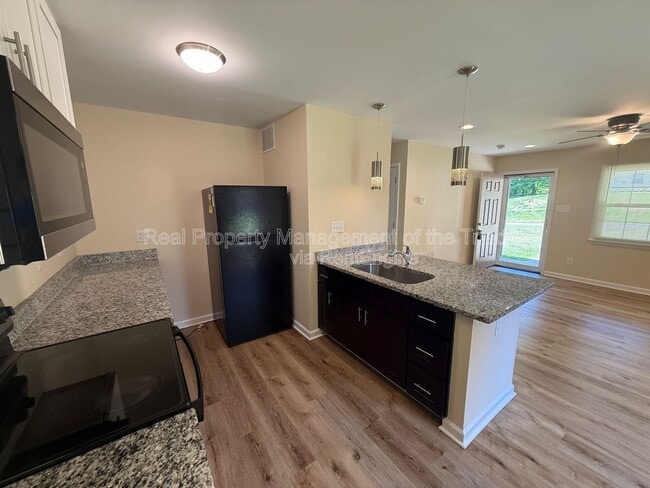 Building Photo - 5208 Larkspur Dr