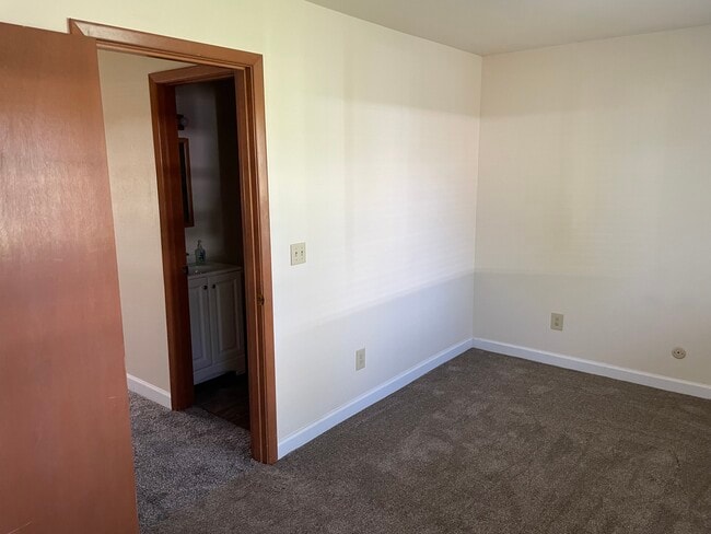 Building Photo - 4534 Croftshire Dr