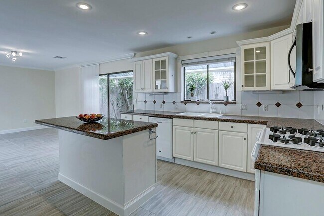 Building Photo - 13819 Starhill Ct