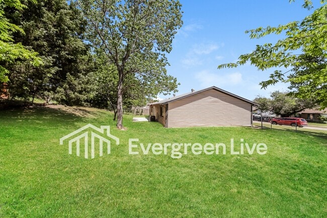 Building Photo - 1225 Bard Dr