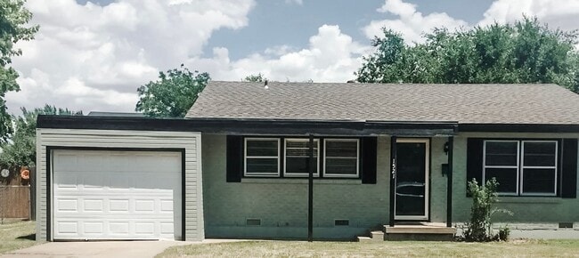 Primary Photo - 1521 Jordan St
