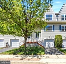 Building Photo - 248 Roosevelt Ave