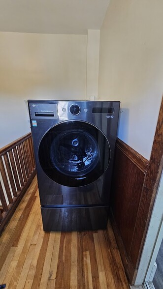 Building Photo - 260 Webster St