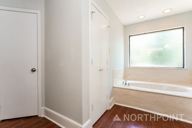Building Photo - 4 BR/3.5BA | Newly Renovated Single Family Home | 1-Car Covered Parking |Backyard Deck