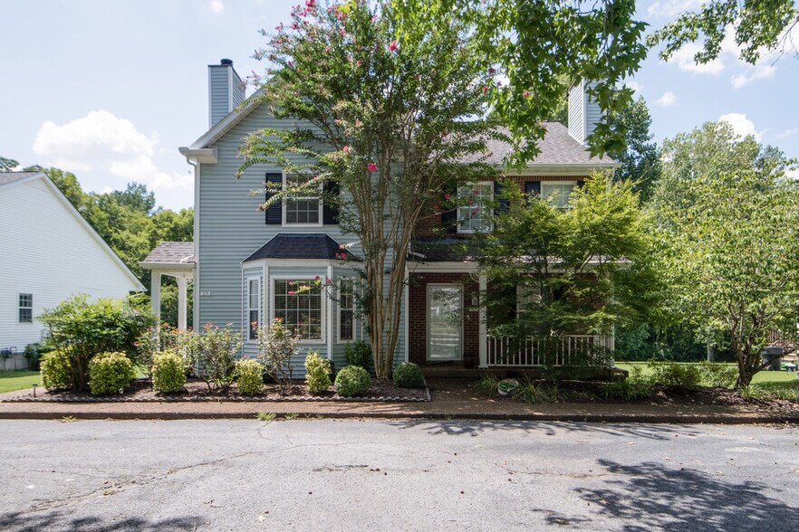 Primary Photo - 1246 Carriage Park Dr