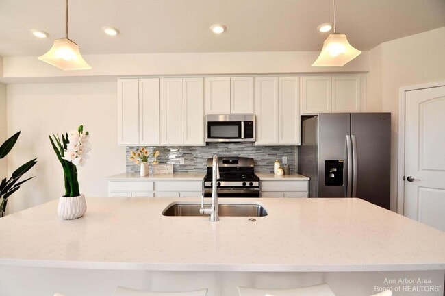 Building Photo - 1104 Salt Springs Dr