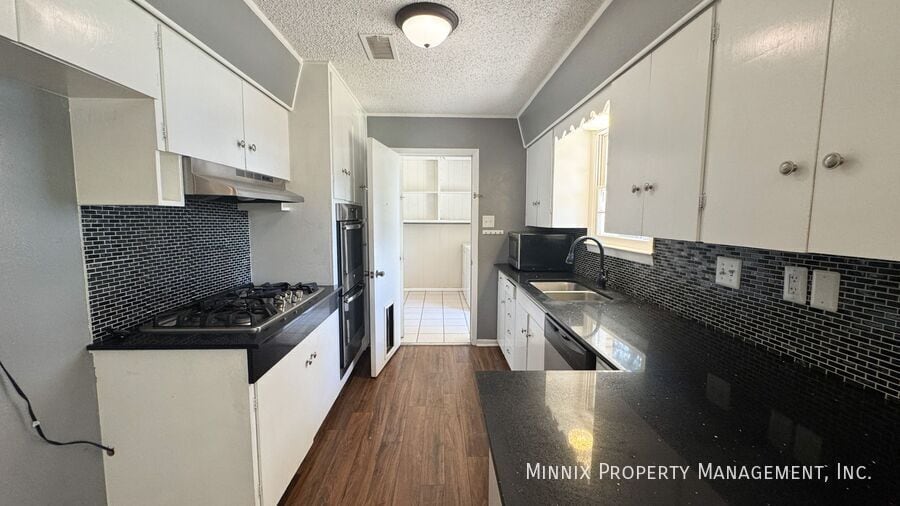 Building Photo - 3204 W Dengar Ave