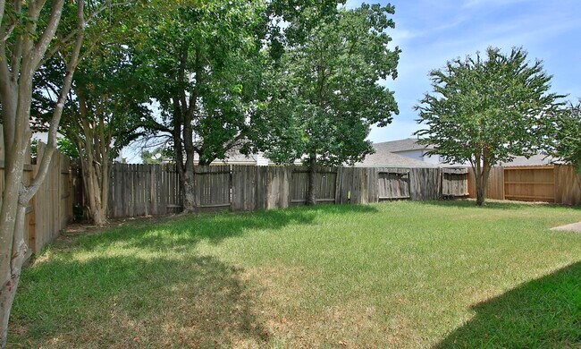 Building Photo - 8730 Cedar Walk Dr