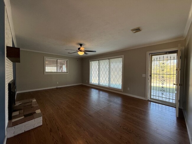 Building Photo - 2 Bedroom 1.5 Bath Home in Greeneville, TN