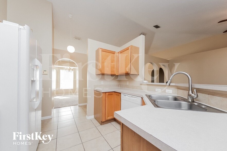 Building Photo - 917 Delano Ct