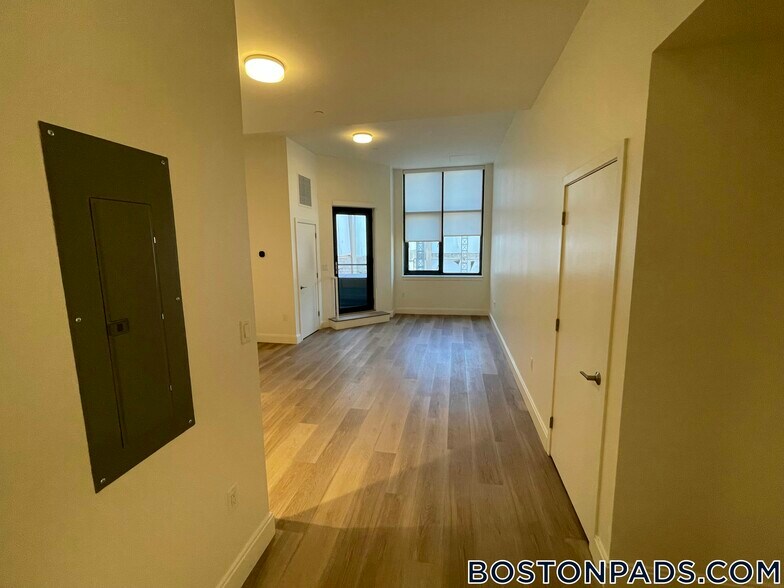 Building Photo - 1079 Commonwealth Ave