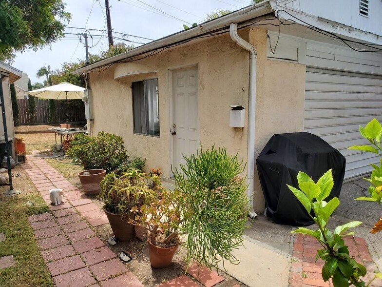 Building Photo - 2418 32nd St