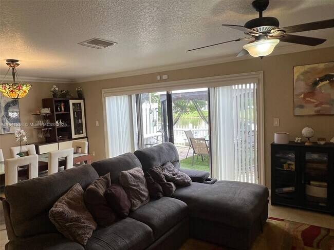 Building Photo - 9894 Fairway Cove Ln