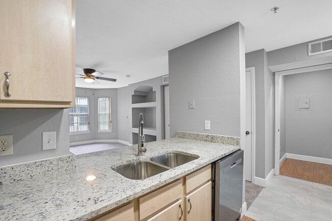 Building Photo - 8516 Island Breeze Ln
