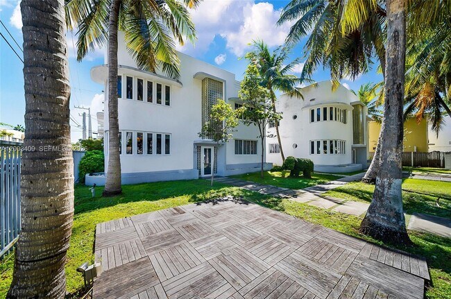 Building Photo - 557 Michigan Ave