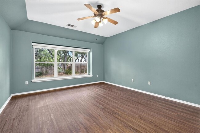 Building Photo - 516 Carismatic Ln