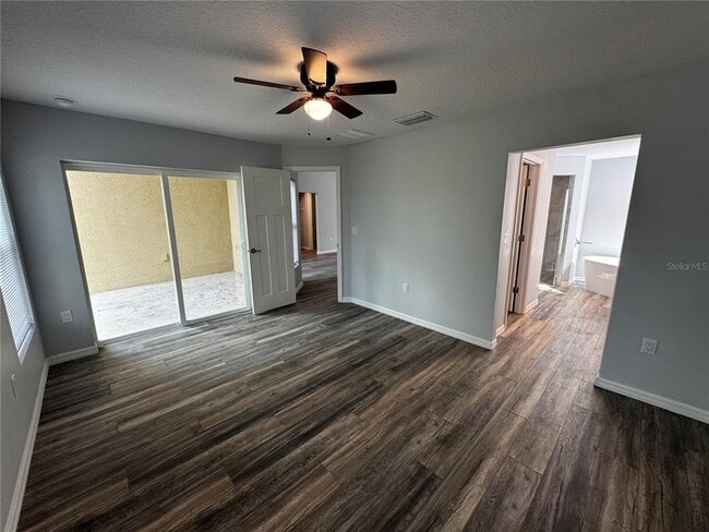 Building Photo - 25919 Sackamaxon Dr