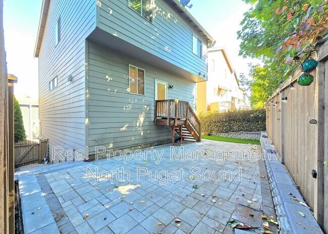Building Photo - 1300 92nd Ave NE