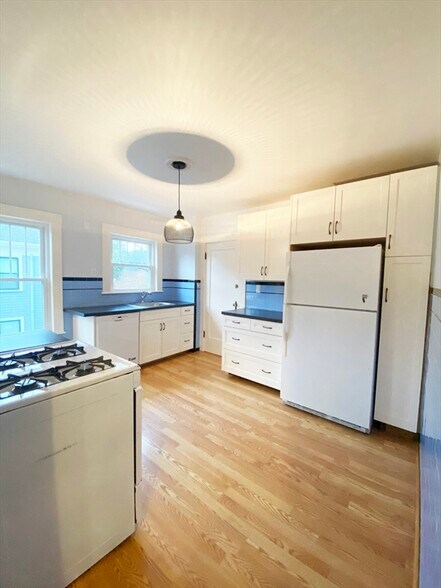 Building Photo - 16 Arborough Rd