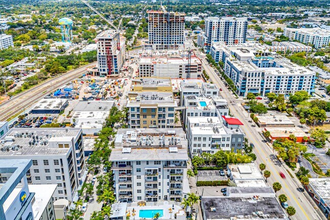 Building Photo - 425 N Andrews Ave