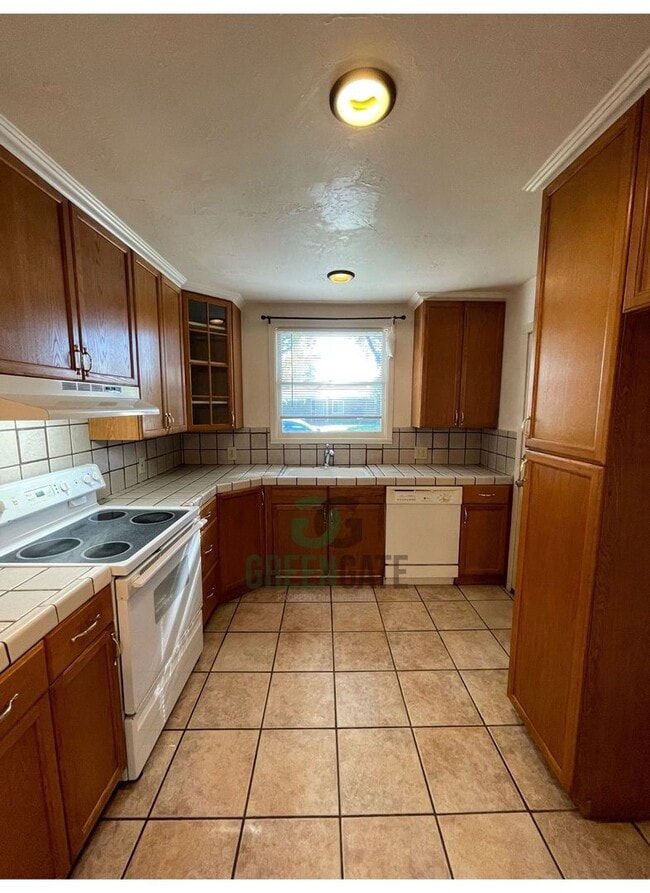 Building Photo - 3 BEDROOM 1 BATH HOME IN MODESTO!!