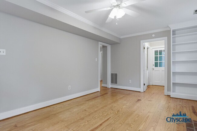 Building Photo - Charming Farmhouse-style Home Adjacent to Huguenot Park!