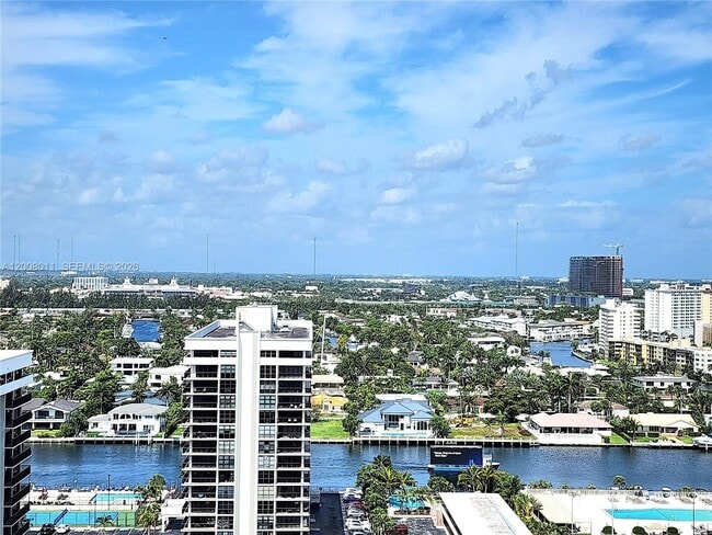 Building Photo - 2030 S Ocean Dr