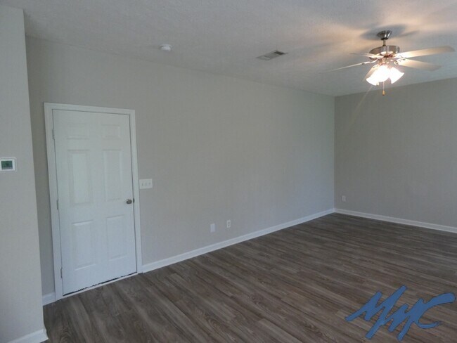 Building Photo - 283 Hollandale Rd